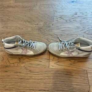 Authentic Golden Goose mid stars size 6. Excellent condition